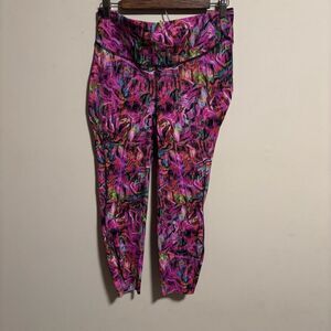 Lululemon Base Pace High-Rise Running Tight 25"
Hyper Flow Pink Multi- Size 12